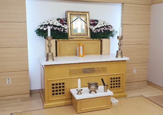 18일 인천시 중구 인하대병원 장례식장에 인천지역 3번째 전세사기 피해 사망자 A씨의 빈소가 마련돼 있다. A씨 유족 제공=연합뉴스.